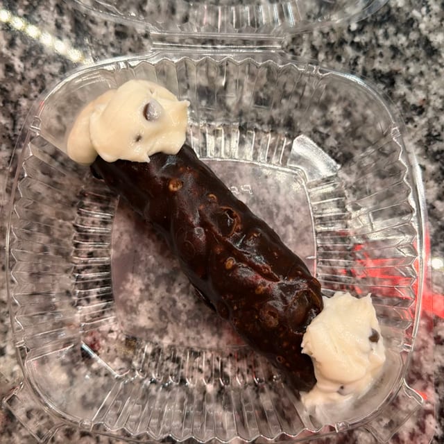 Cannoli.