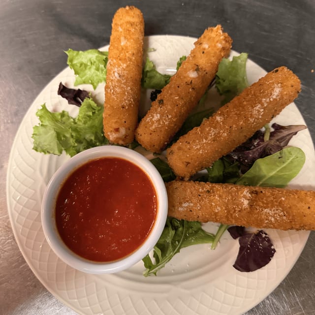 Mozzarella Logs (4 Pieces).